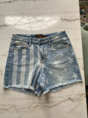 Judy Blue Two-Tone Star & Stripe Denim Shorts - Light Blue